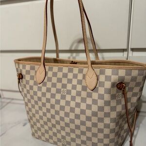 Louis Vuitton never full MM size
